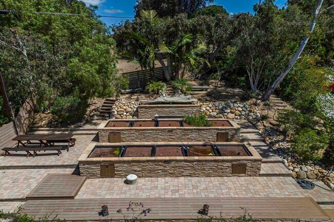 Building Photo - 5305 La Crescenta Rd