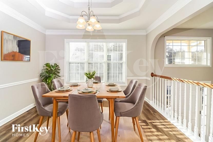 Building Photo - 5940 Seven Oaks Dr