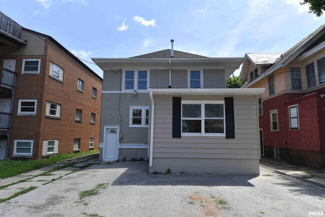 Building Photo - 1027 N University St