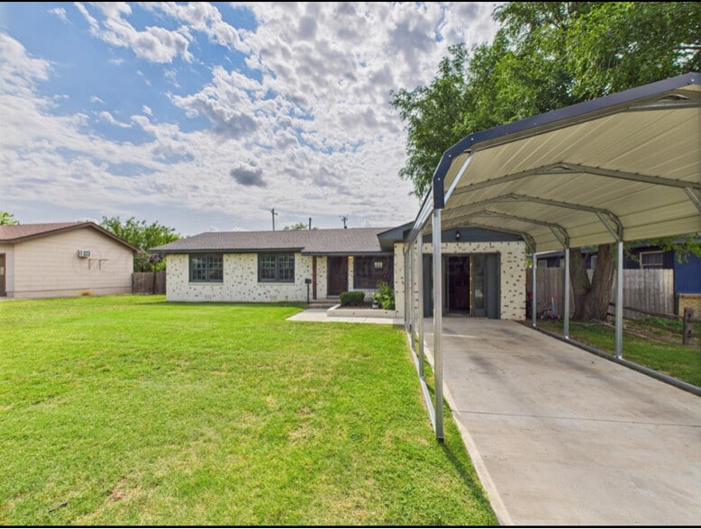 Building Photo - 1819 N Beech Ln