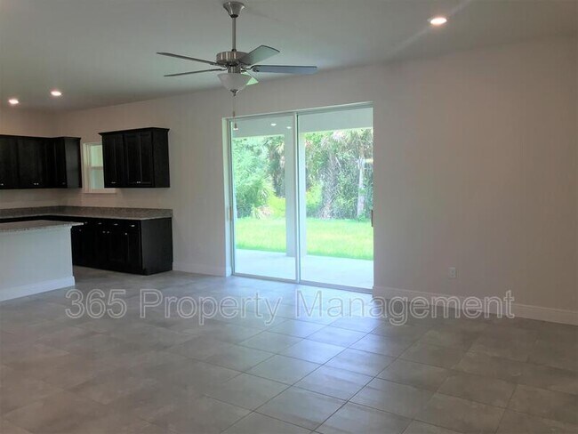 Building Photo - 3044 S Haberland Blvd