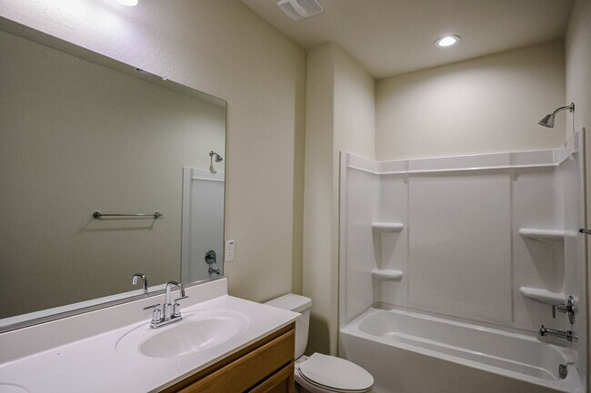 Building Photo - 4 Bedroom + Den in Foothills at Northpointe