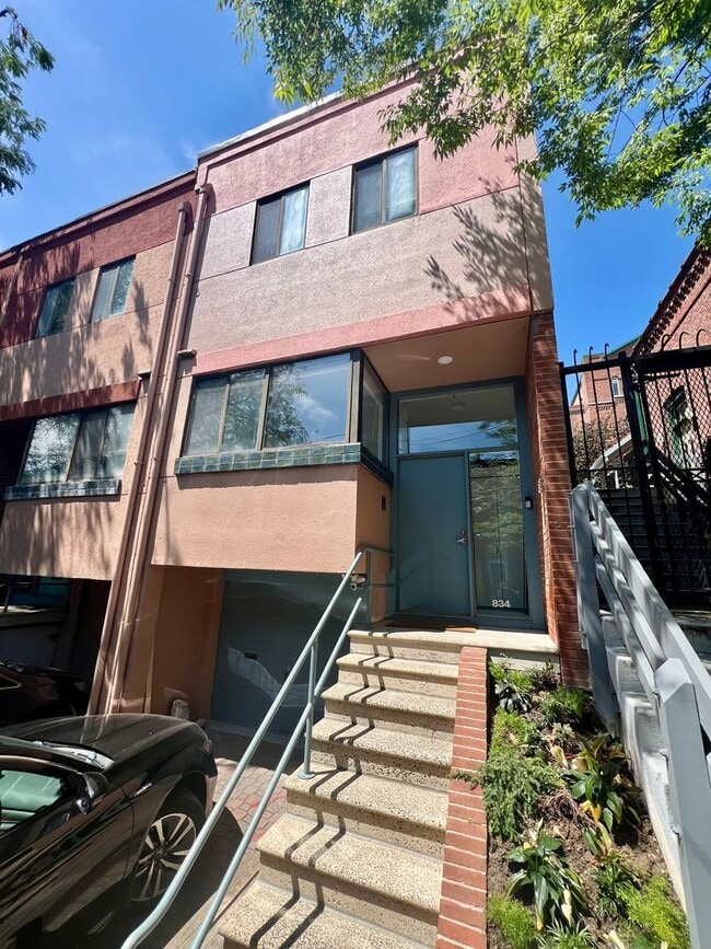 Building Photo - Luxurious 3-Bedroom Townhome in Fairmount!...