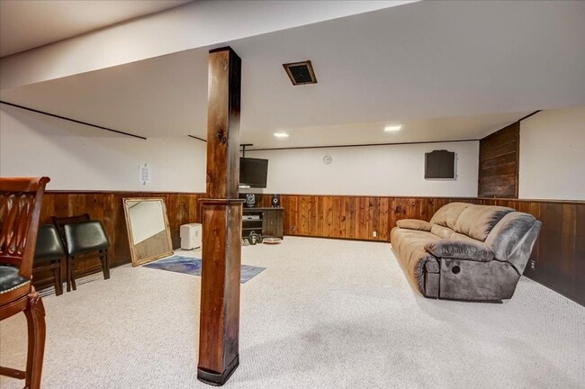 Building Photo - Spacious Elm Grove 3BR/2BA Ranch Single Fa...