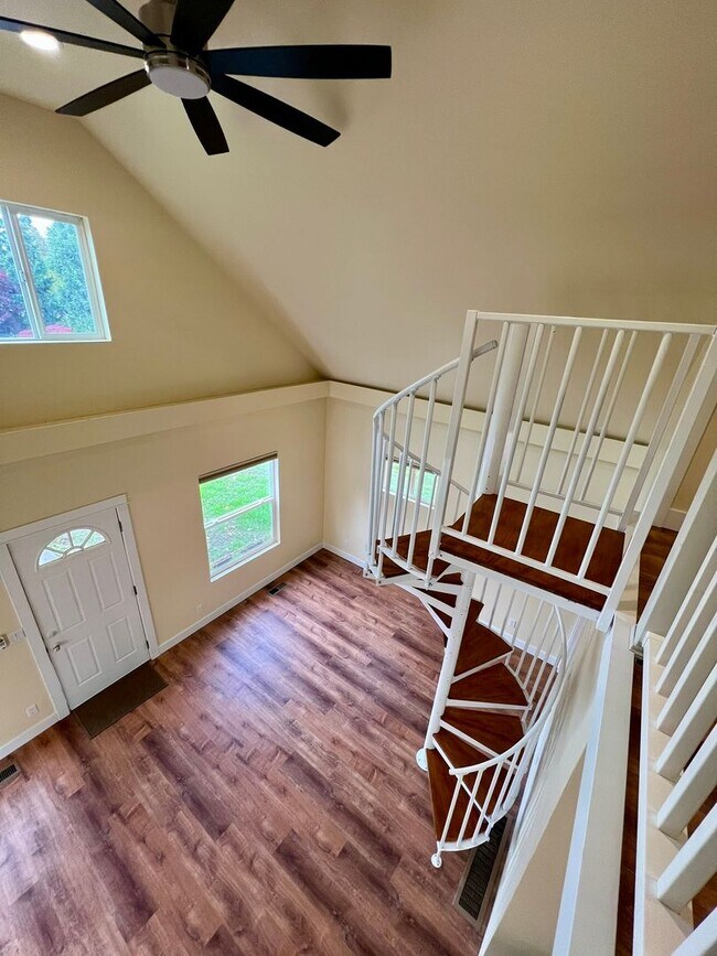 Building Photo - Water Included! Fully Remodeled 1 BD + Loft