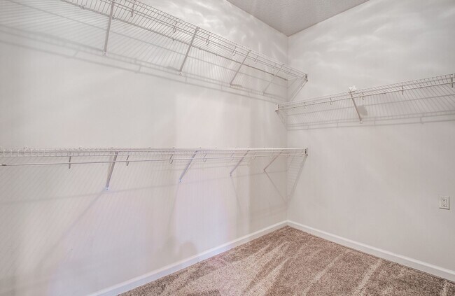 Building Photo - 9461 Hickory Dr
