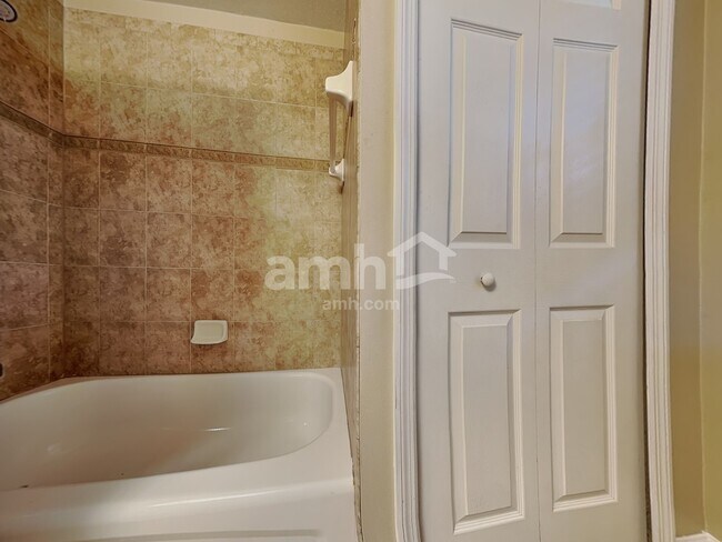 Building Photo - 2770 Spicebush Loop