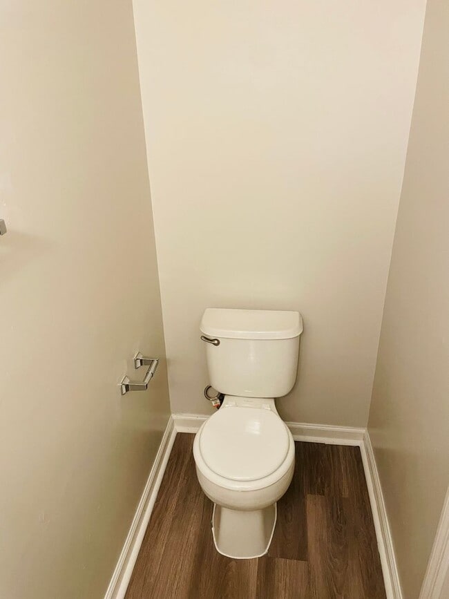 Building Photo - Townhouse off Hartsfield Road-$500 off first months rent!