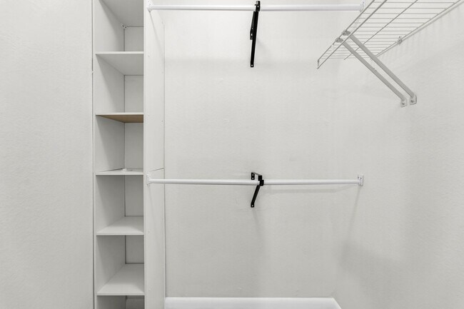 Building Photo - 266 Alexandra Dr
