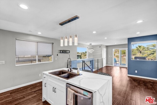 Building Photo - 4255 Raynol St