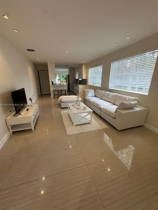 Building Photo - 9464 Abbott Ave