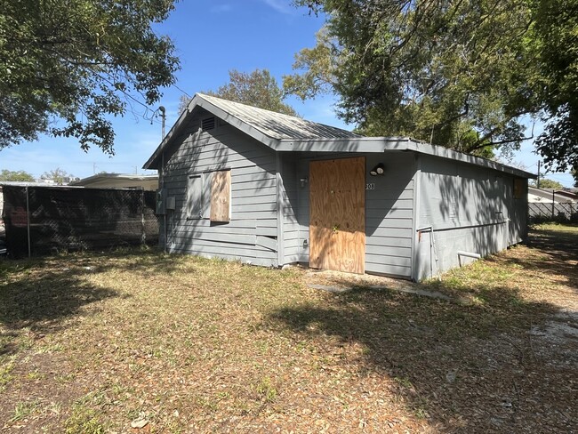 Primary Photo - 908 E Bougainvillea Ave