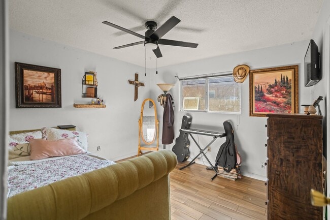 Building Photo - 3 Bd/2 Ba House in the Heart of Shafter