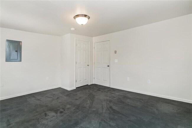 Building Photo - 427 Front St