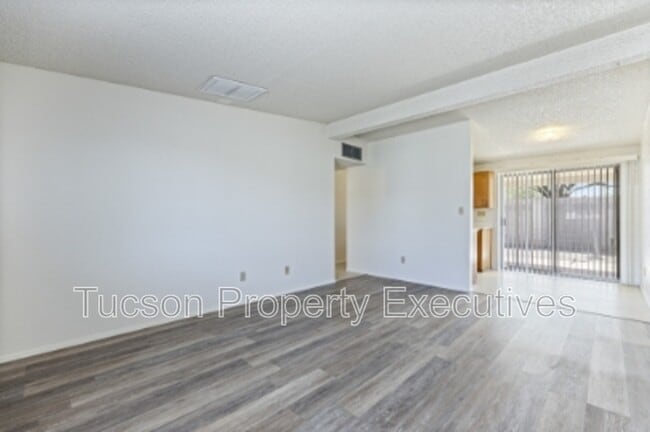 Building Photo - 4246 E Pima St