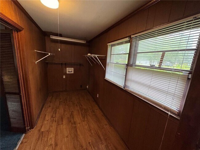 Building Photo - 5855 Woodvale Dr