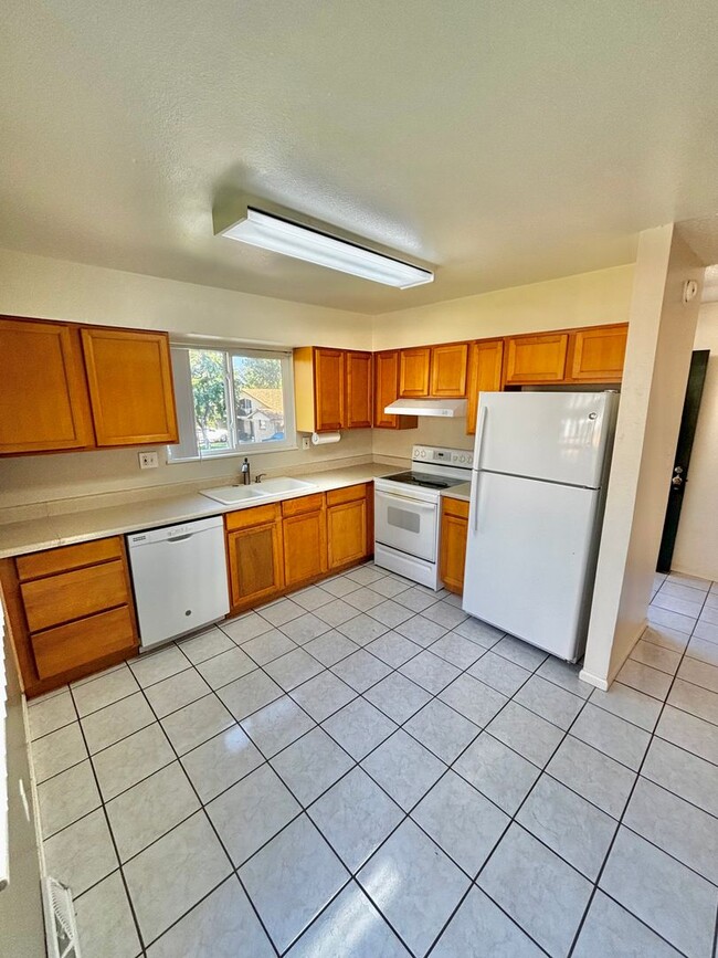 Building Photo - 3512-3512 Holland Ct