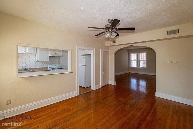 Building Photo - 6300 Southwood Ave