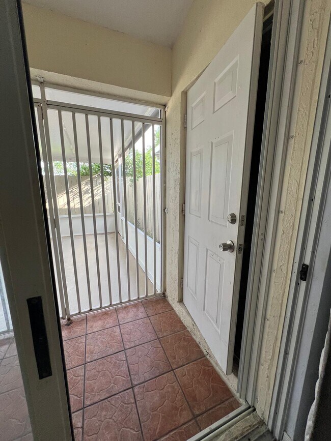 Building Photo - 3004 San Remo Cir