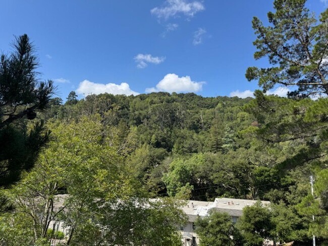 Building Photo - Spacious Two story 2 bedroom, 2 bath Condo. Move-In ready!!