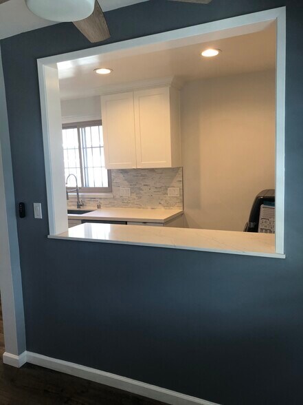 Building Photo - 6509 W 86th Plz
