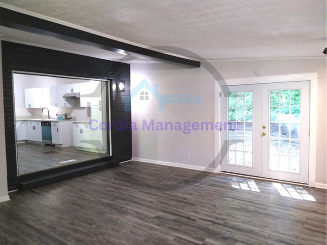 Building Photo - 3 bedroom 1.5 bath in East Point, GA