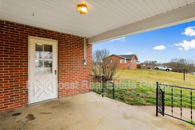 Building Photo - 838 Jenny Wren Dr