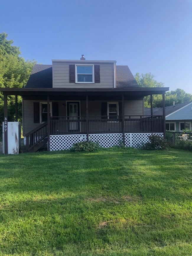 Building Photo - 3207 Alpena St