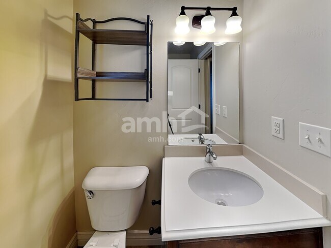 Building Photo - 1604 Shadow Dr