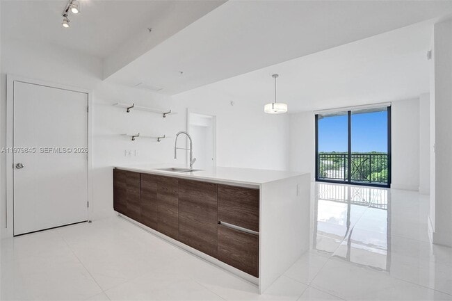 Building Photo - 301 Altara Ave