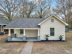 Building Photo - Beautifully renovated 3 bedroom, 2 full bathroom in Rock Hill