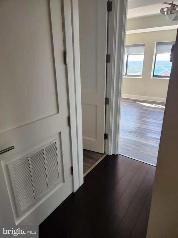 Building Photo - 900 N Stafford St