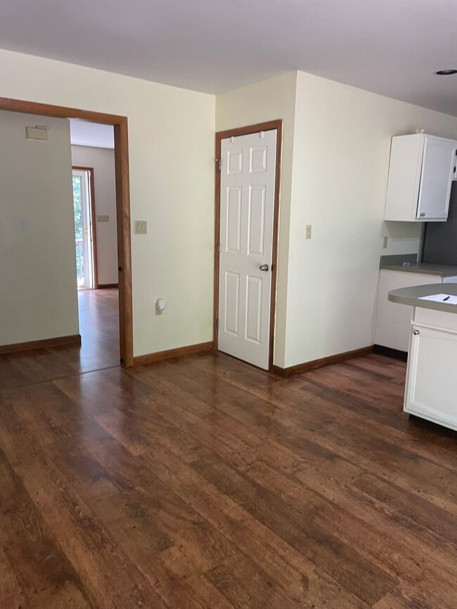 Building Photo - 3 Bedroom Home in Dauphin