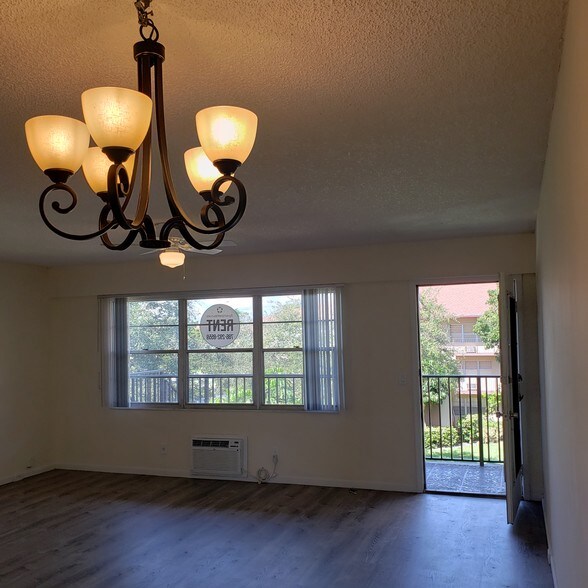 Building Photo - 151 SW 134th Way