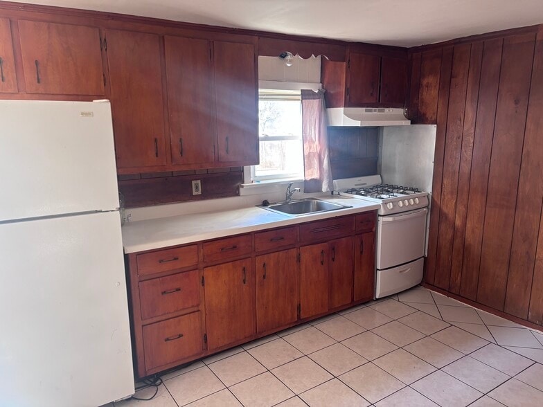 Kitchen - 140 North Ave