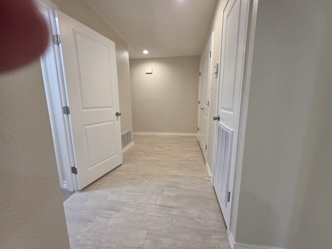 Building Photo - 1703 Violeta Ct