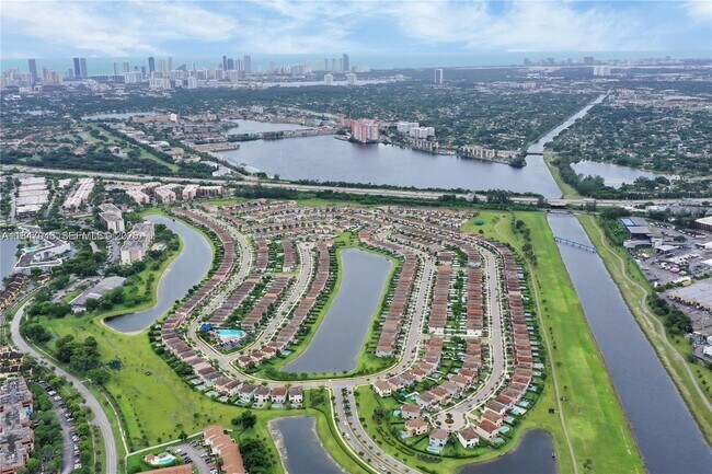 Building Photo - 673 NE 191st St