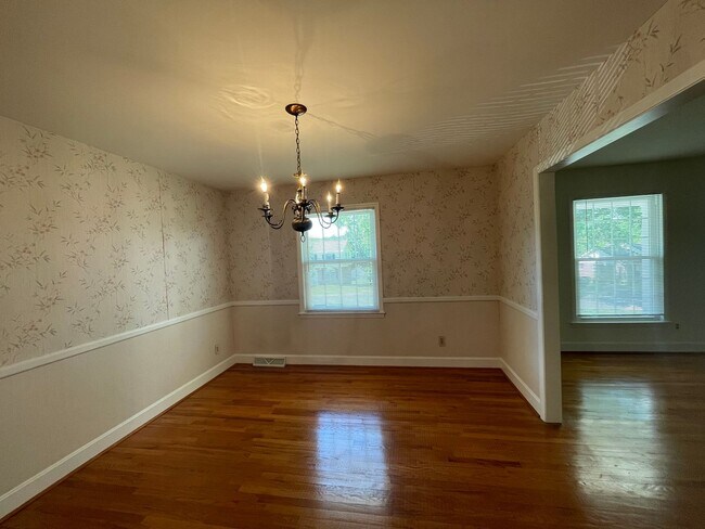 Building Photo - 7327 Meadowdale Ln