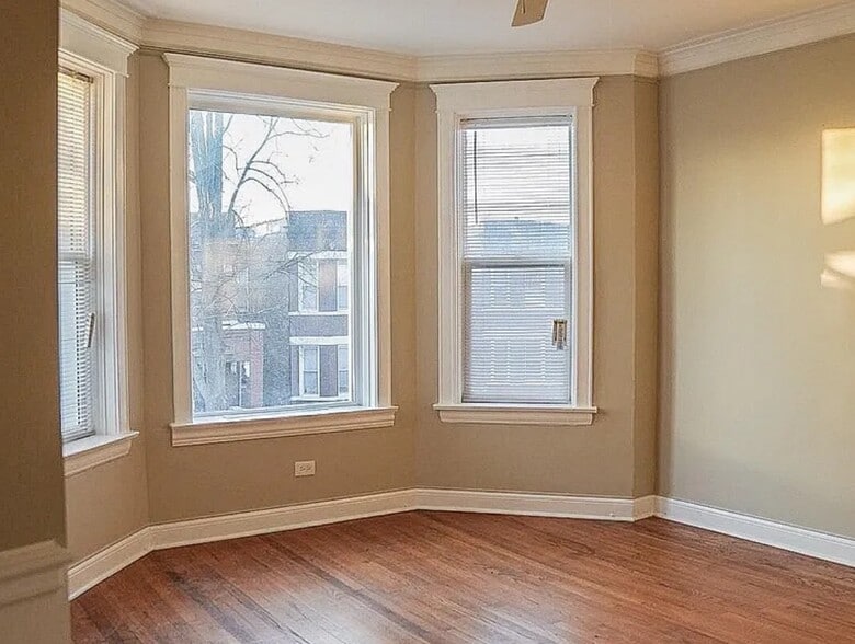 Building Photo - 6225 S Rhodes Ave