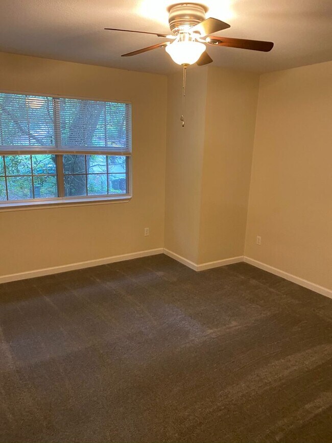 Building Photo - 2440 Ramblewood Ct