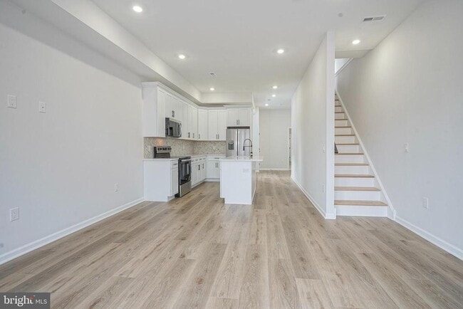 Building Photo - 952 N Marshall St