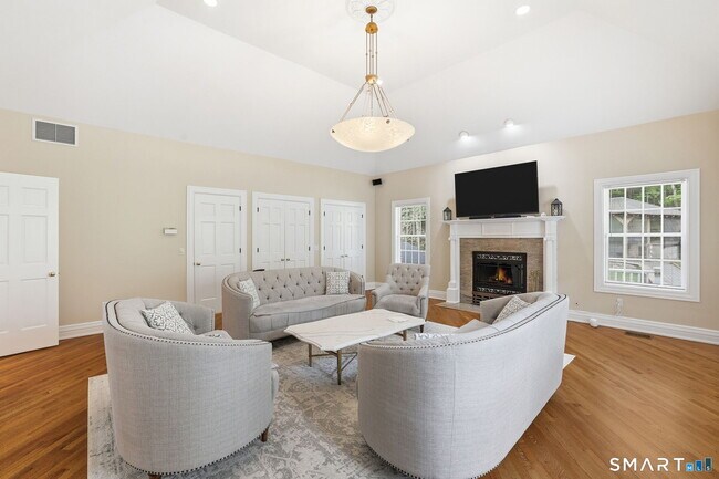 Building Photo - 18 W Haviland Ln