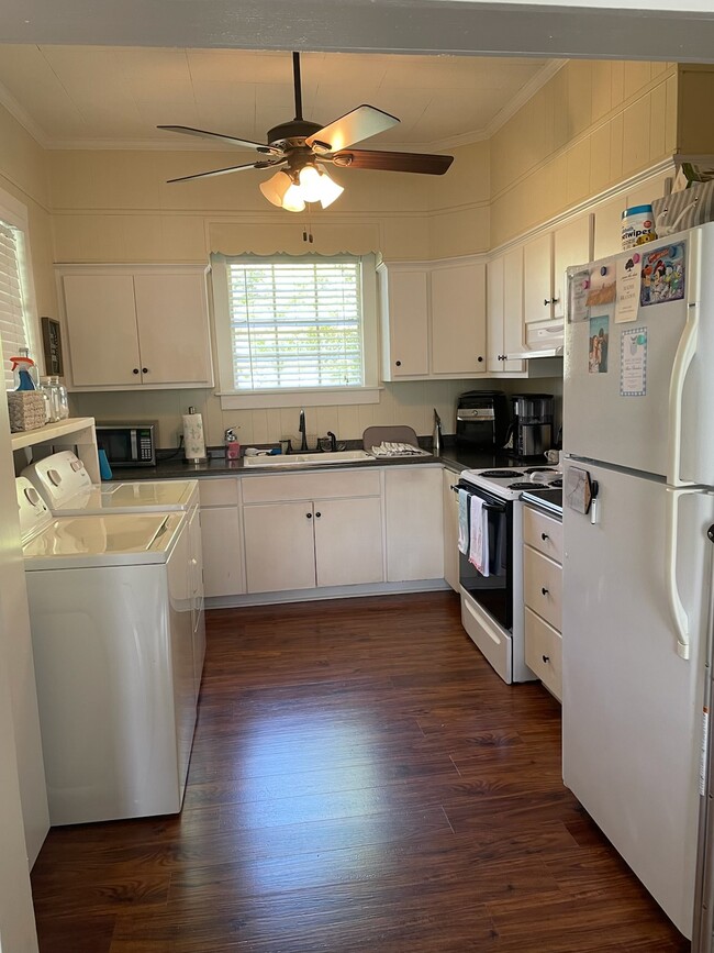 Building Photo - 203 N Kirkland Dr