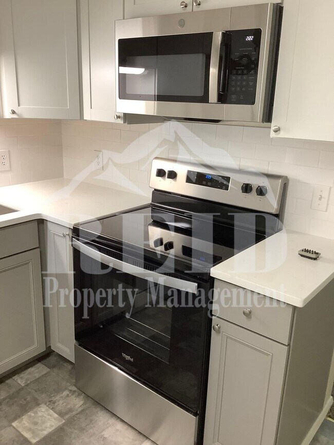 Building Photo - 1054 Callahan Dr