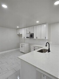 Building Photo - 3254 Matthews Dr