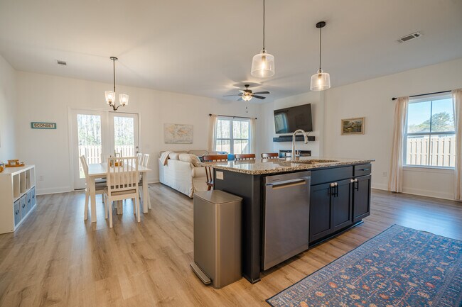 Building Photo - 63 Buckingham Dr