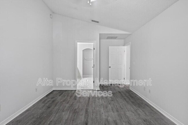 Building Photo - 5260 Collins Rd