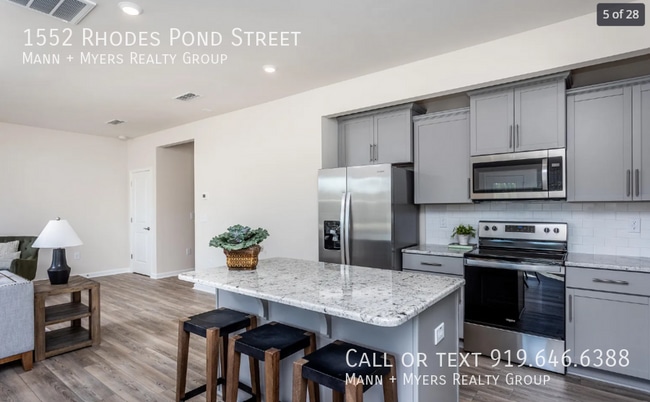 Building Photo - 1552 Rhodes Pond St