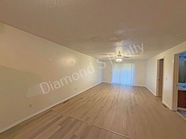 Building Photo - 2335 W Farm Rd 164