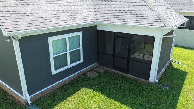 Building Photo - 2431 Hollis Dr